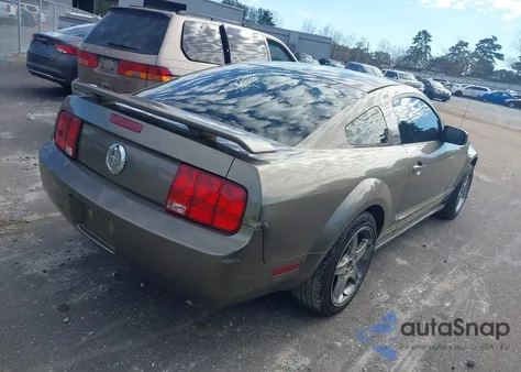 2005 Ford Mustang V6 Deluxe/V6 Premium z USA, uszkodzony, nr VIN 1ZVFT80N755163876